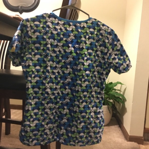 WanderWink Scrub Top - Picture 3 of 3